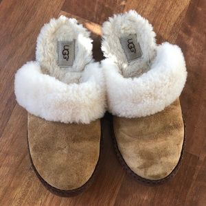 SOLD LOCAL!Authentic Ugg Slippers